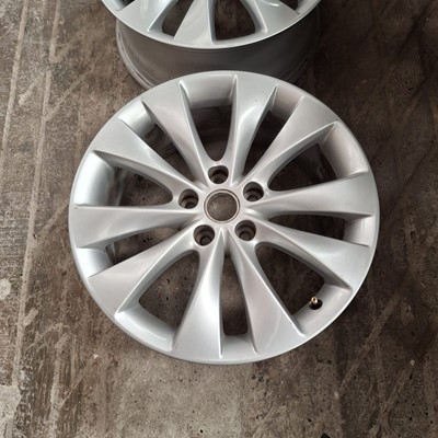 Lot 55 - Set of five alloys wheels to fit modern Vauxhall models (5).
