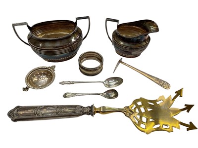 Lot 1141 - Gilt metal trident serving folk, white metal tea strainer (stamped 800) and silver plated items