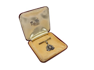 Lot 63 - Fine First World War Suffolk Regiment sweetheart brooch, bar set with central diamond with enamel and Rose cut diamond set regimental badge suspended on a pendant mount, set in yellow metal.