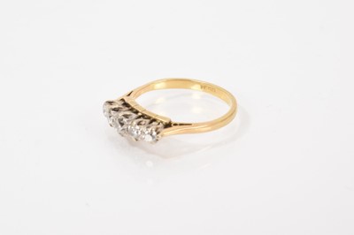 Lot 279 - Edwardian diamond five stone ring