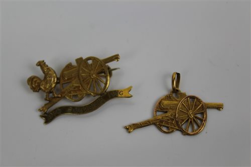 Lot 598 - Yellow metal pendant of a First World War gun...