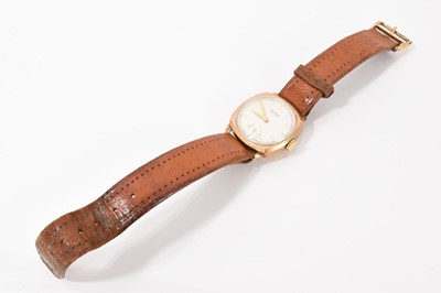 Lot 685 - Gentlemen's Vertex Revue 9ct gold wristwatch in cushion-shape case on leather strap