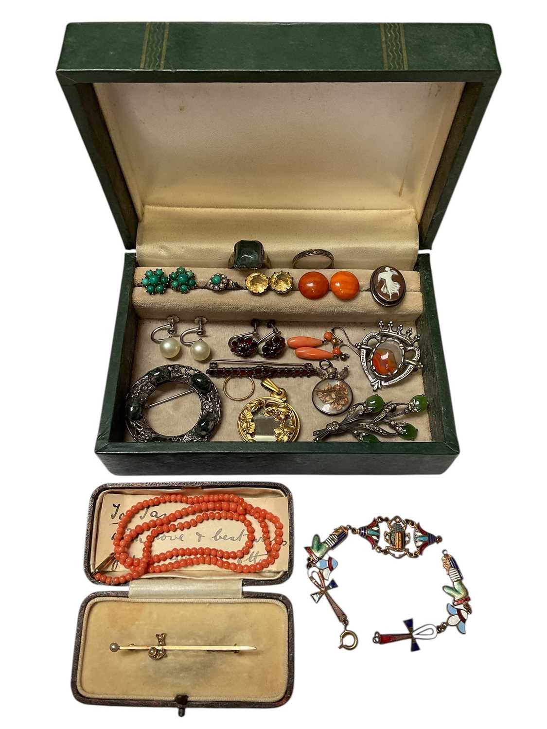 Lot 39 - Group of antique and vintage jewellery