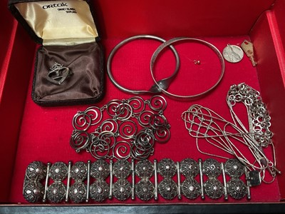Lot 41 - Collection of vintage silver and white metal jewellery