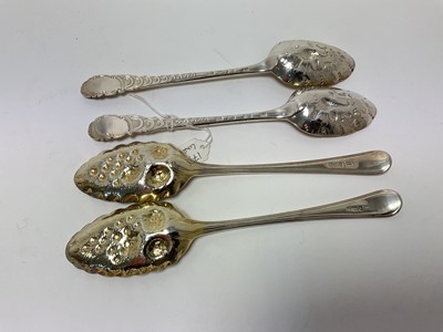 Lot 3 - Two pairs of Georgian silver berry spoons, including one pair hallmarked London 1770 (Thomas & William Chawner), and another pair London 1782/3, approx 8.8 troy oz in total