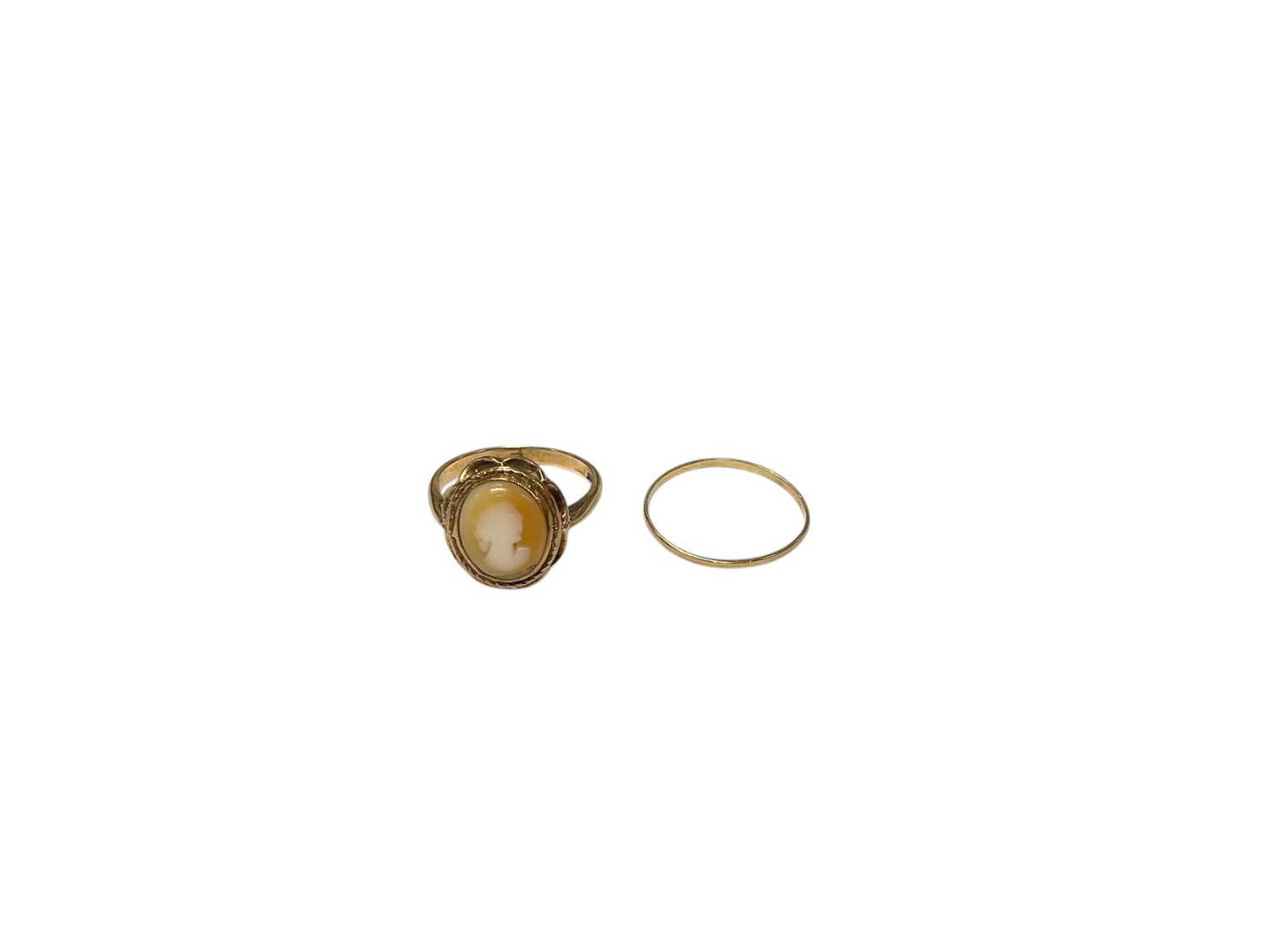 Lot 237 - 9ct gold cameo ring, size K, together with a yellow metal thin band, size L½ (2)