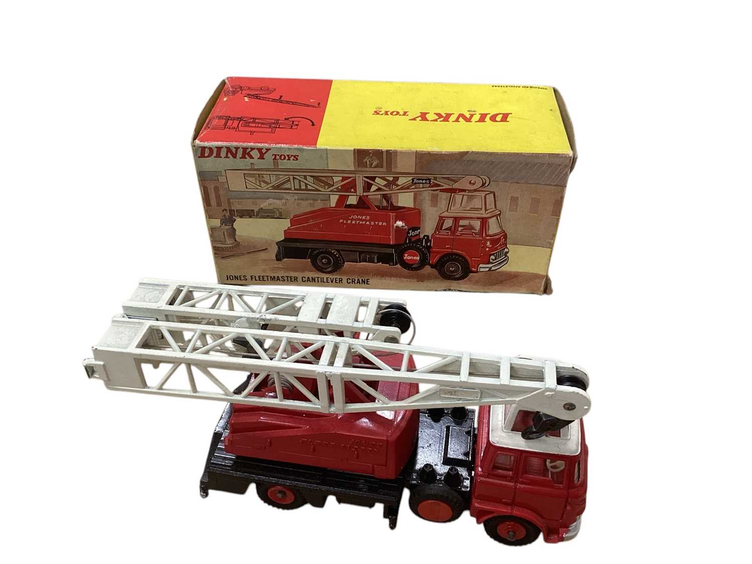 Lot 1554 - Dinky Toys Jones Fleetmaster Cantilever Crane No.970 & Coles Hydra Truck 150T No.980, both boxed (2)
