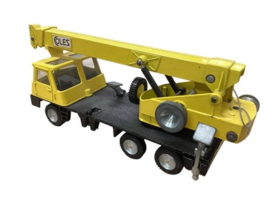 Lot 1554 - Dinky Toys Jones Fleetmaster Cantilever Crane No.970 & Coles Hydra Truck 150T No.980, both boxed (2)