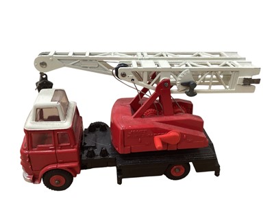 Lot 1554 - Dinky Toys Jones Fleetmaster Cantilever Crane No.970 & Coles Hydra Truck 150T No.980, both boxed (2)