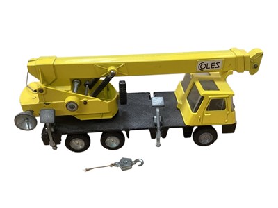 Lot 1554 - Dinky Toys Jones Fleetmaster Cantilever Crane No.970 & Coles Hydra Truck 150T No.980, both boxed (2)