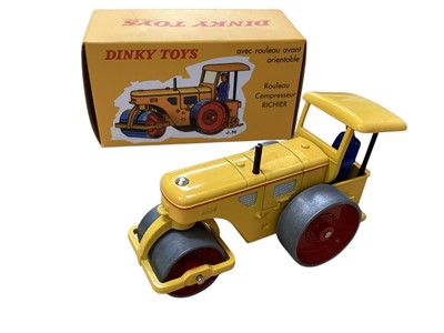 Lot 1592 - Atlas Editions Dinky Toys French Versions Philips Camionette Citroen No.587, Chasseur-Neige Unimog Mercedes Benz No.567, Rouleau Compresseur Richie's No.830 & Autobus Parisian No.29D, all bo...