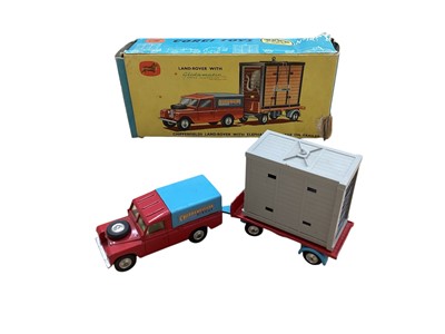 Lot 1646 - Corgi Major Chipperfields Land Rover with elephant & cage on trailer, boxed (poor) Gift Set No.19 (1)