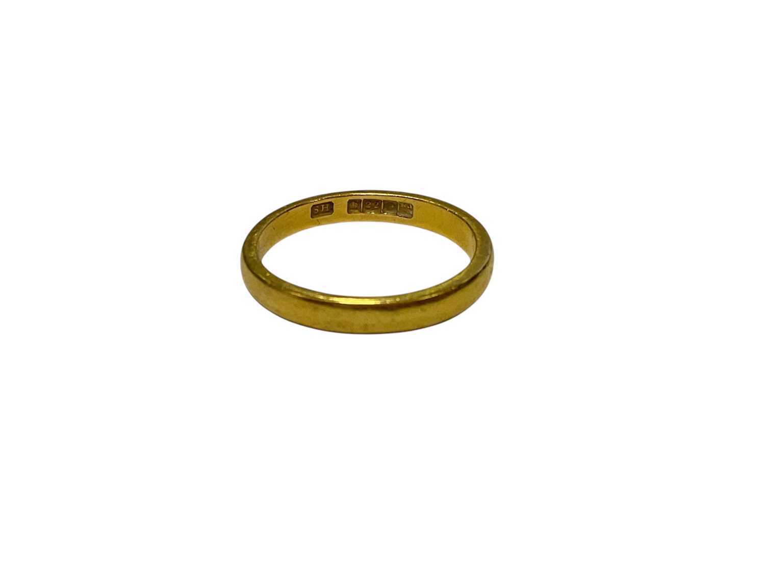 Lot 241 - 22ct gold wedding ring, size S (Birmingham 1926)