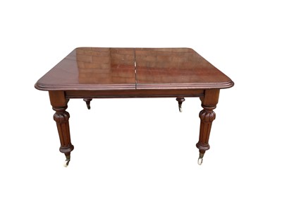 Lot 1607 - Victorian mahogany extending dining table with three additional leav...