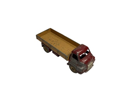 Lot 1826 - Dinky Supertoys Bedford Articulated Lorry No.521 & Guy 4-Ton Lorry No.511 and Dinky Toys Big Bedford Lorry, original boxes (worn) (3)