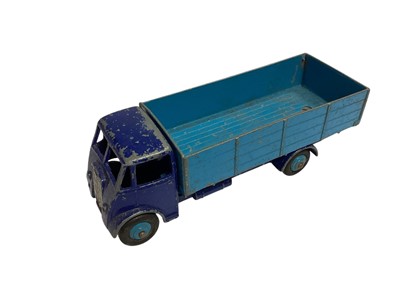 Lot 1826 - Dinky Supertoys Bedford Articulated Lorry No.521 & Guy 4-Ton Lorry No.511 and Dinky Toys Big Bedford Lorry, original boxes (worn) (3)