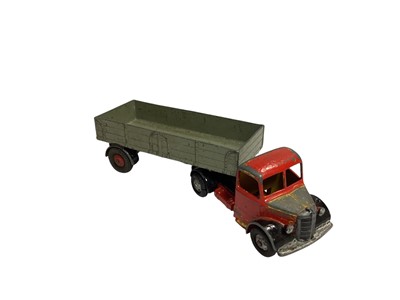 Lot 1826 - Dinky Supertoys Bedford Articulated Lorry No.521 & Guy 4-Ton Lorry No.511 and Dinky Toys Big Bedford Lorry, original boxes (worn) (3)