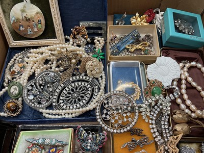 Lot 57 - Large collection of vintage costume jewellery including Scottish brooches, micro mosaic, jewellery boxes etc