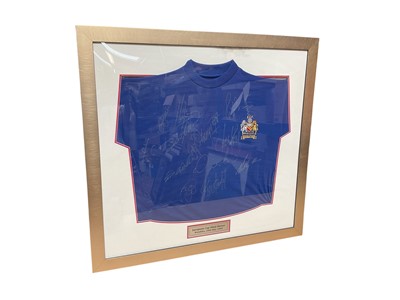 Lot 374 - 1968 Manchester United Wembley European Cup Final replica shirt, signed by the team, including George Best, framed