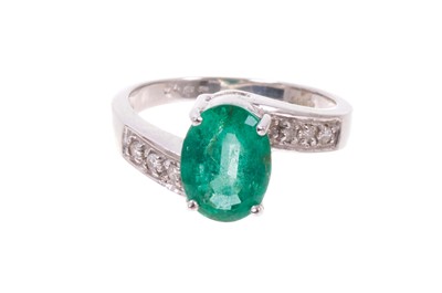 Lot 642 - Emerald and white gold ring