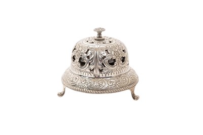 Lot 532 - Silver table bell
