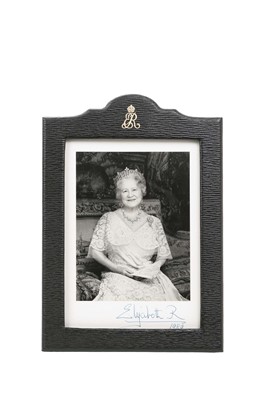 Lot 123 - H.M. Queen Elizabeth The Queen Mother, fine signed presentation portrait photograph