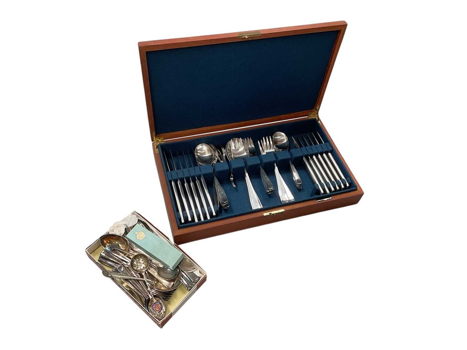 Lot 410 - Walker & Hall canteen of cutlery and other cutlery