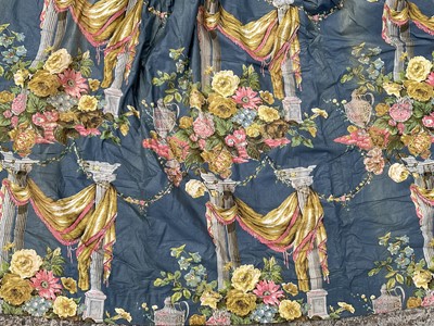 Lot 2128 - Pair of Victorian heavy glazed chintz curtains with pelmet