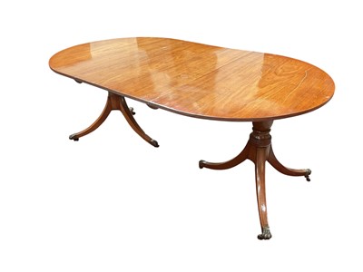 Lot 1541 - Good quality Regency style triple pedestal dining table