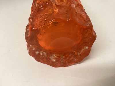 Lot 904 - Whitefriars tangerine bark vase
