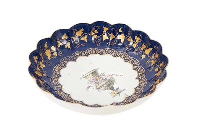 Lot 307 - Worcester junket dish, painted in the London atelier of James Giles with an urn, circa 1770