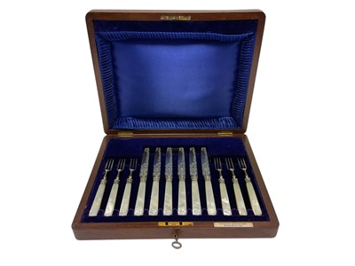 Lot 483 - Set of six silver and mother of pearl handled fruit knives and fork in fitted walnut case