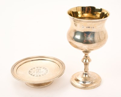 Lot 481 - George IV silver travelling communion set