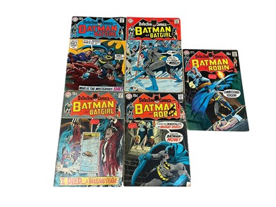 Lot 2825 - DC Comics detective comics Batman and Robin (1969 to 1970). Five issues to include #384, #389, #392, #395 and #395 - first collaboration between Neal Adam's and Dennis O'Neil on the detective co...