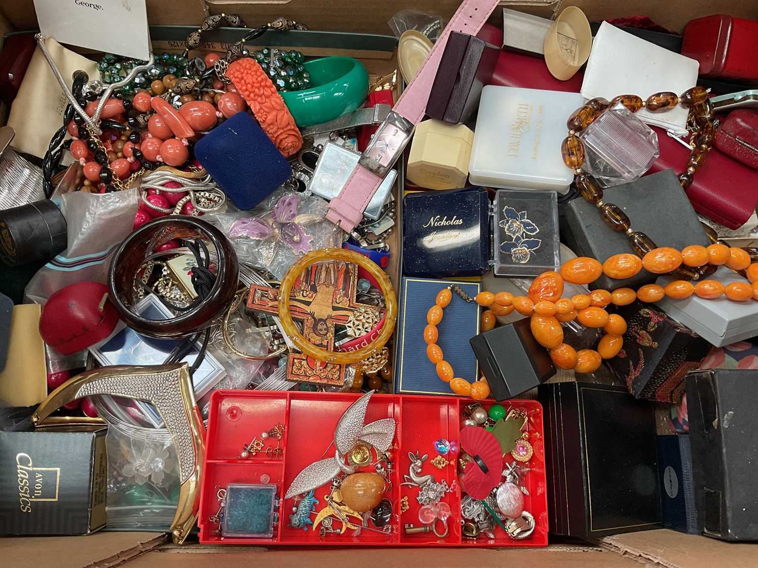 Lot 278 - Large collection of vintage costume jewellery and bijouterie