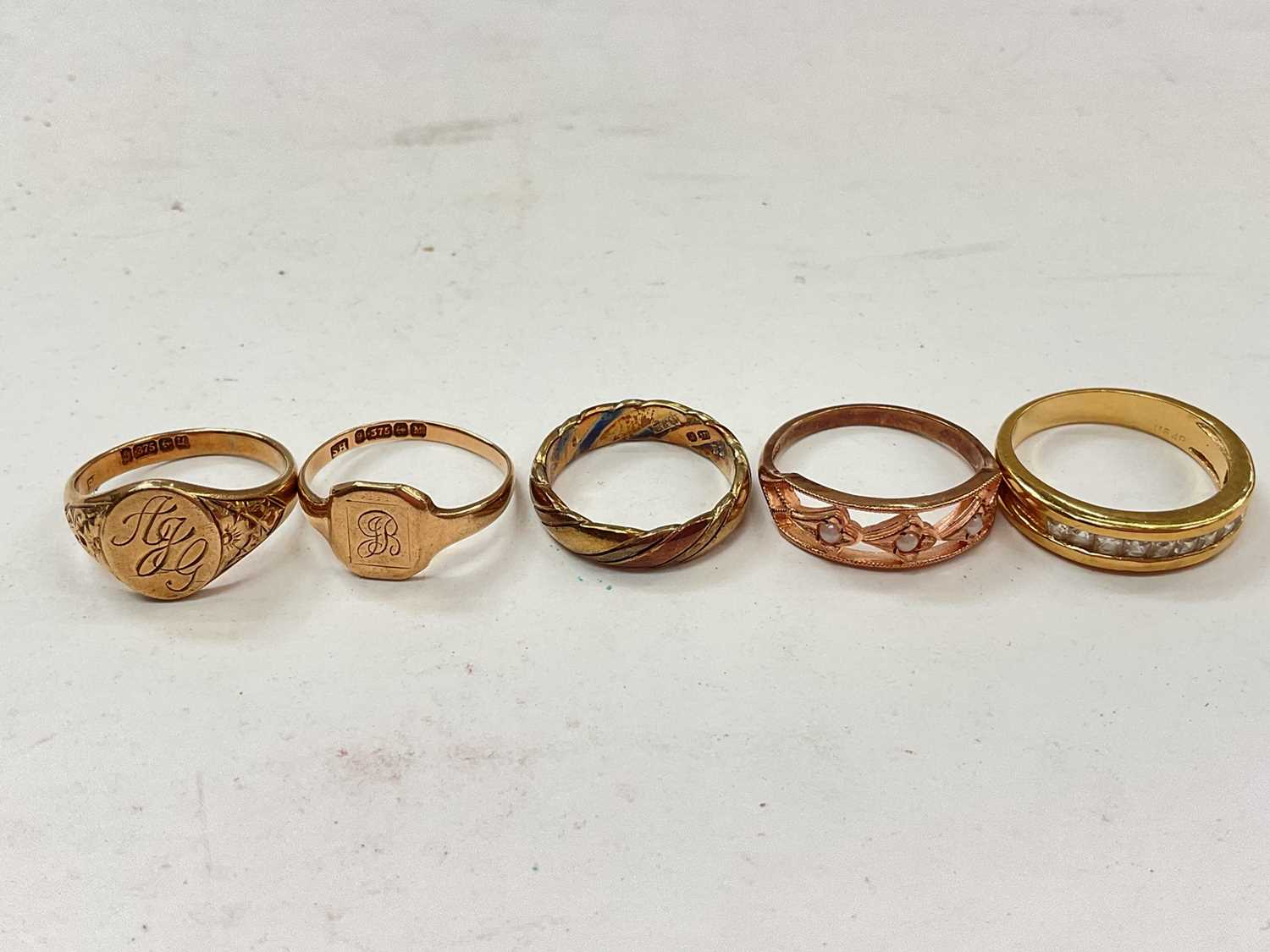 Lot 1086 - Two 9ct gold signet rings, 9ct wedding band,