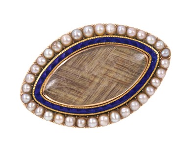 Lot 693 - George III gold and enamel mourning brooch