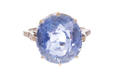 Lot 697 - Antique cornflower blue sapphire and diamond ring