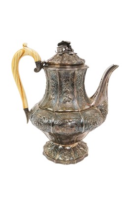 Lot 553 - Georgian silver coffee pot