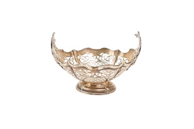 Lot 557 - 1930s pierced silver dish