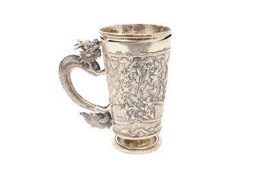 Lot 552 - Chinese silver tankard with dragon handle