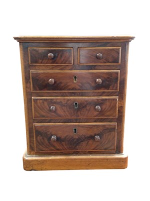 Lot 5312 - Miniature cabinet