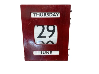 Lot 2472 - Perpetual calendar