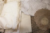 Lot 3146 - Vintage table linens - including 1940s...