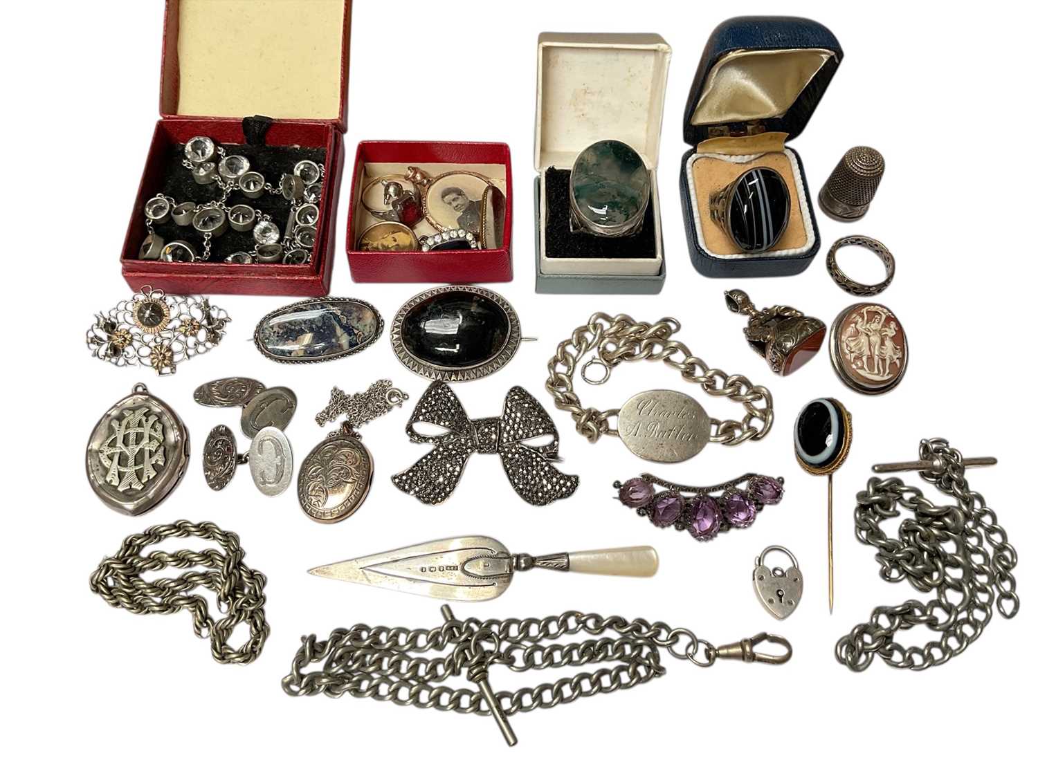 Lot 7 - Group of antique and later jewellery including silver and white metal, antique paste set rivière-style necklace, watch chains, two large agate rings, locket pendants, brooches etc