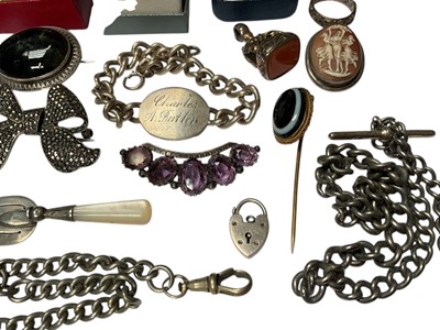 Lot 7 - Group of antique and later jewellery including silver and white metal, antique paste set rivière-style necklace, watch chains, two large agate rings, locket pendants, brooches etc
