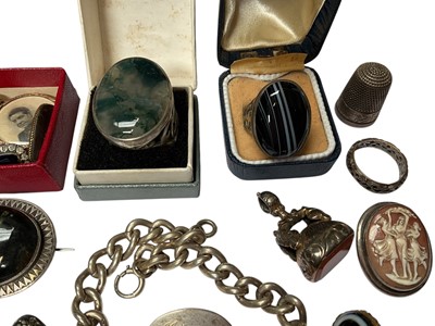 Lot 7 - Group of antique and later jewellery including silver and white metal, antique paste set rivière-style necklace, watch chains, two large agate rings, locket pendants, brooches etc