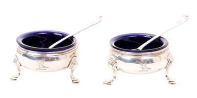 Lot 446 - George III silver salt of cauldron form, with engraved armorial crest and blue glass liner