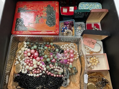 Lot 1028 - Collection of costume jewellery and watches etc