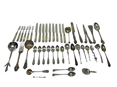 Lot 458 - Selection of miscellaneous silver cutlery, flatware and other items (various dates and makers).
